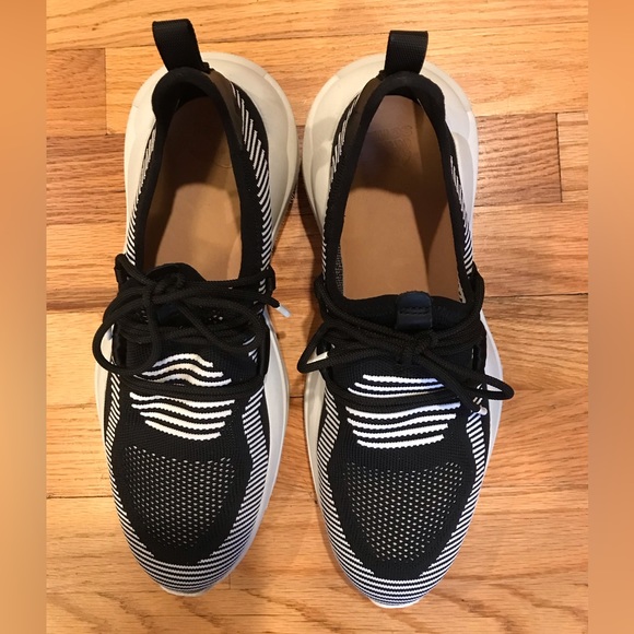 Sorel Explorer Defy Low Sneaker ( Size 10.5) Color Black/White - Picture 2 of 10